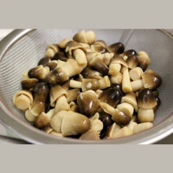 CANNED STRAW MUSHROOM
